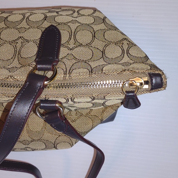 ๐VINTAGE ๐ COACH Zip Top Tote in Signature Jacquard Khaki/Brown - Picture 14 of 15